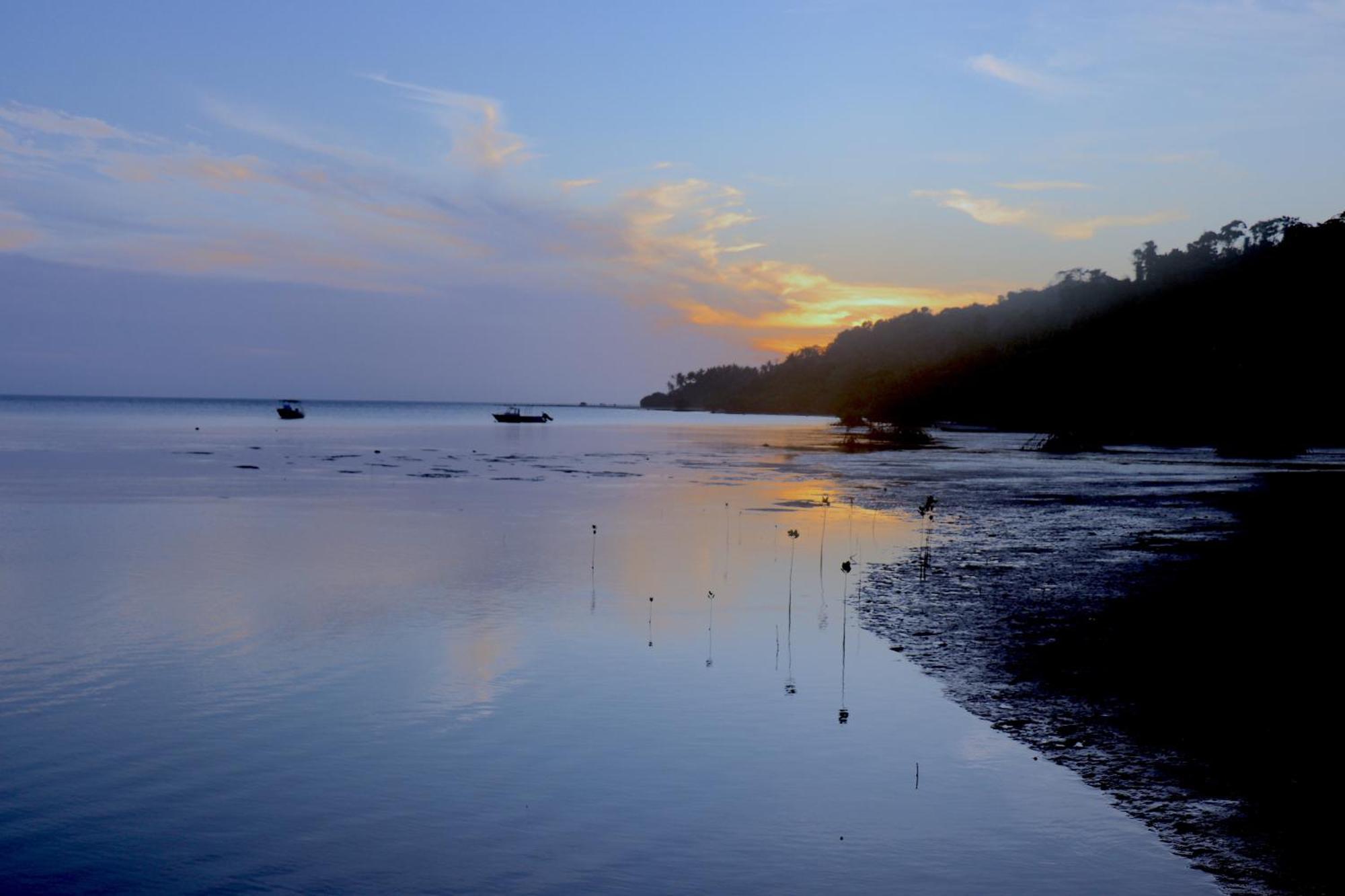 Waidroka Bay Resort Deuba Bagian luar foto